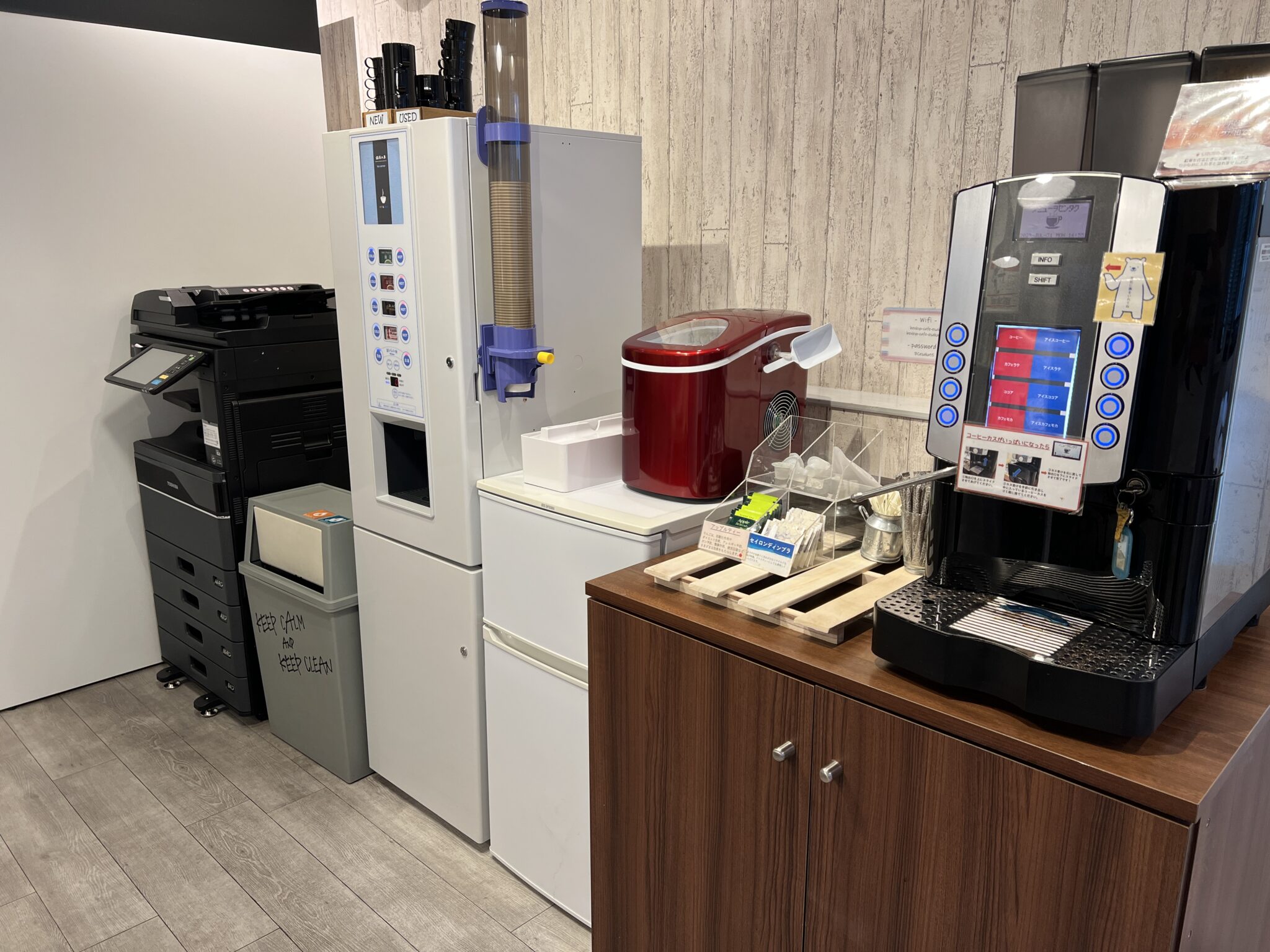 勉強カフェ大阪江坂ローソン店内のフリードリンク